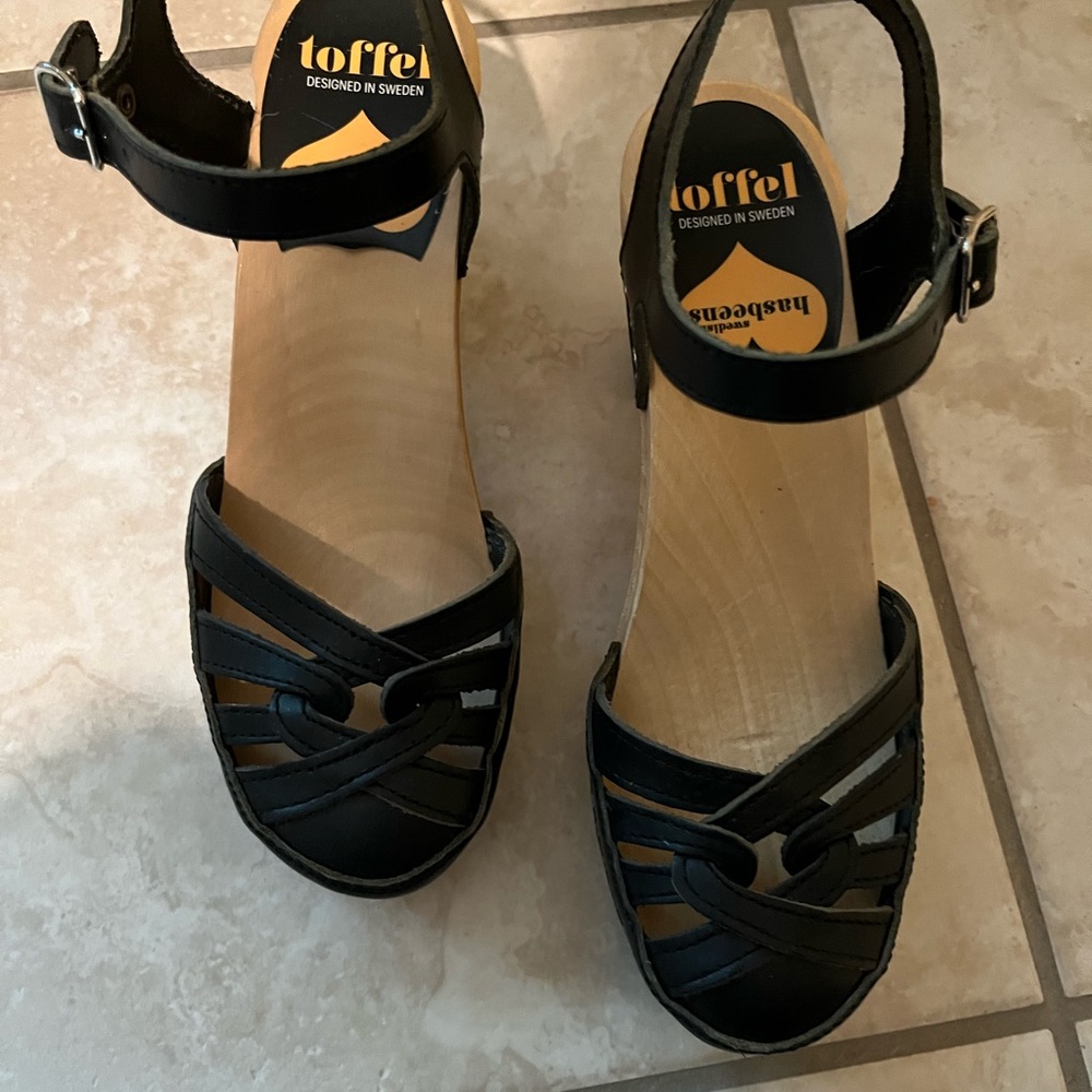 Black leather sandals